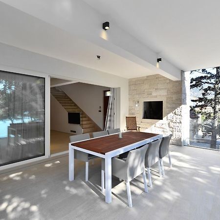 Chiponsky One - 5 Star Beachfront Property Бол Экстерьер фото