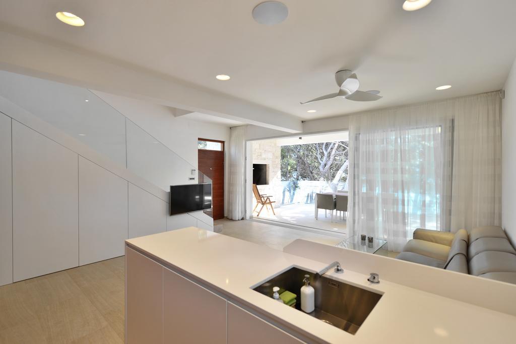 Chiponsky One - 5 Star Beachfront Property Бол Экстерьер фото