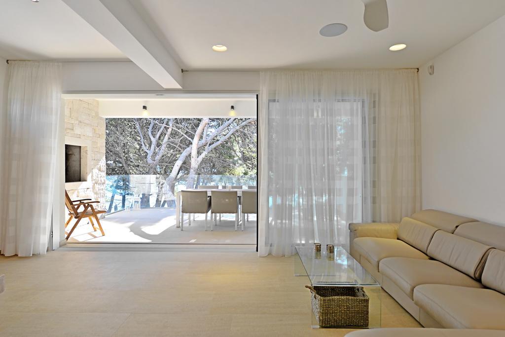 Chiponsky One - 5 Star Beachfront Property Бол Экстерьер фото