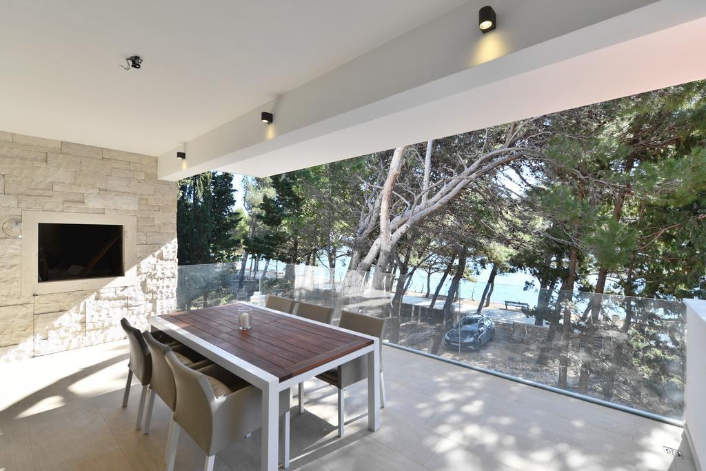 Chiponsky One - 5 Star Beachfront Property Бол Экстерьер фото