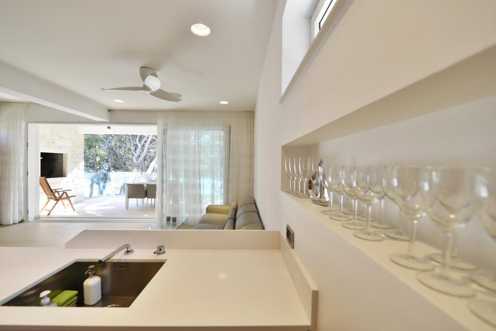Chiponsky One - 5 Star Beachfront Property Бол Экстерьер фото