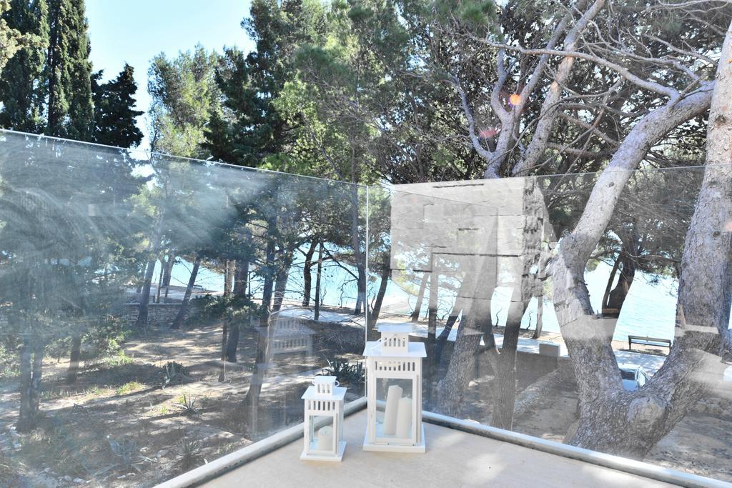 Chiponsky One - 5 Star Beachfront Property Бол Экстерьер фото