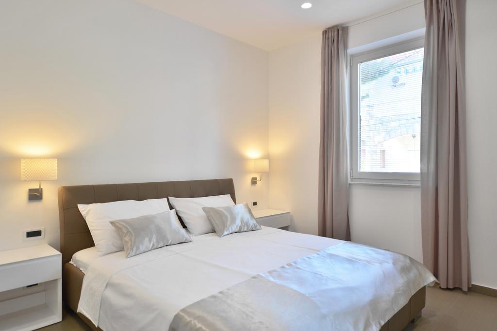 Chiponsky One - 5 Star Beachfront Property Бол Экстерьер фото