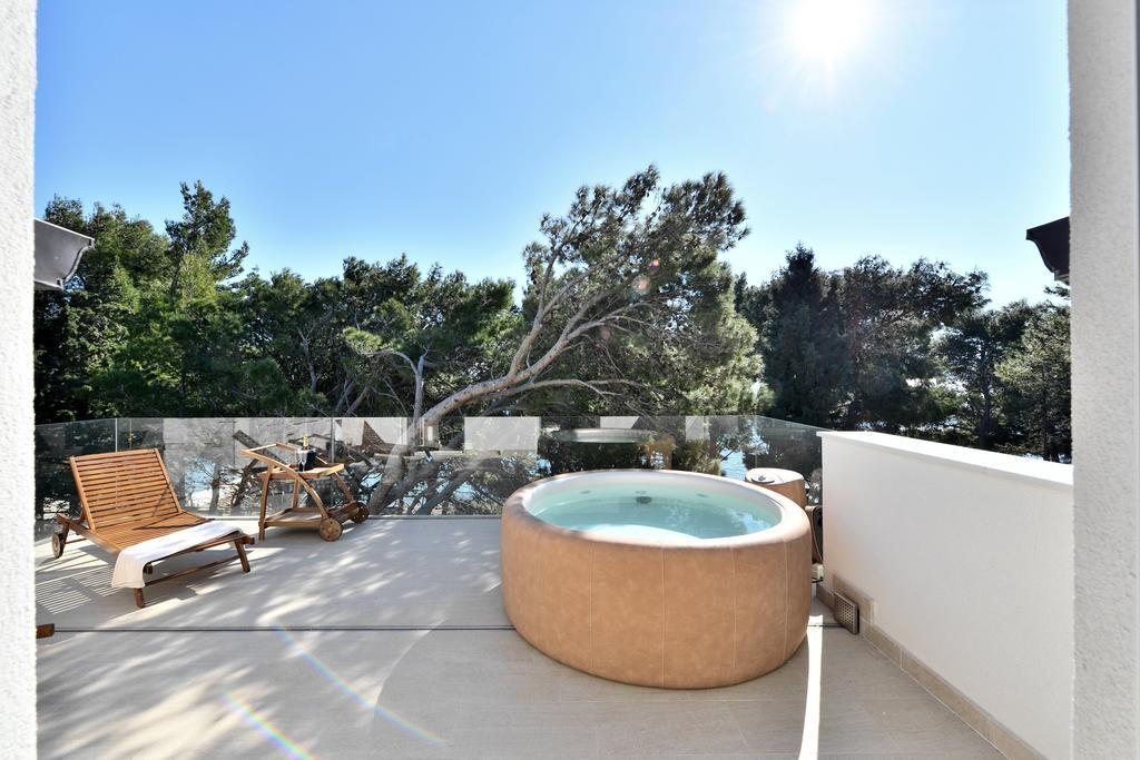 Chiponsky One - 5 Star Beachfront Property Бол Экстерьер фото