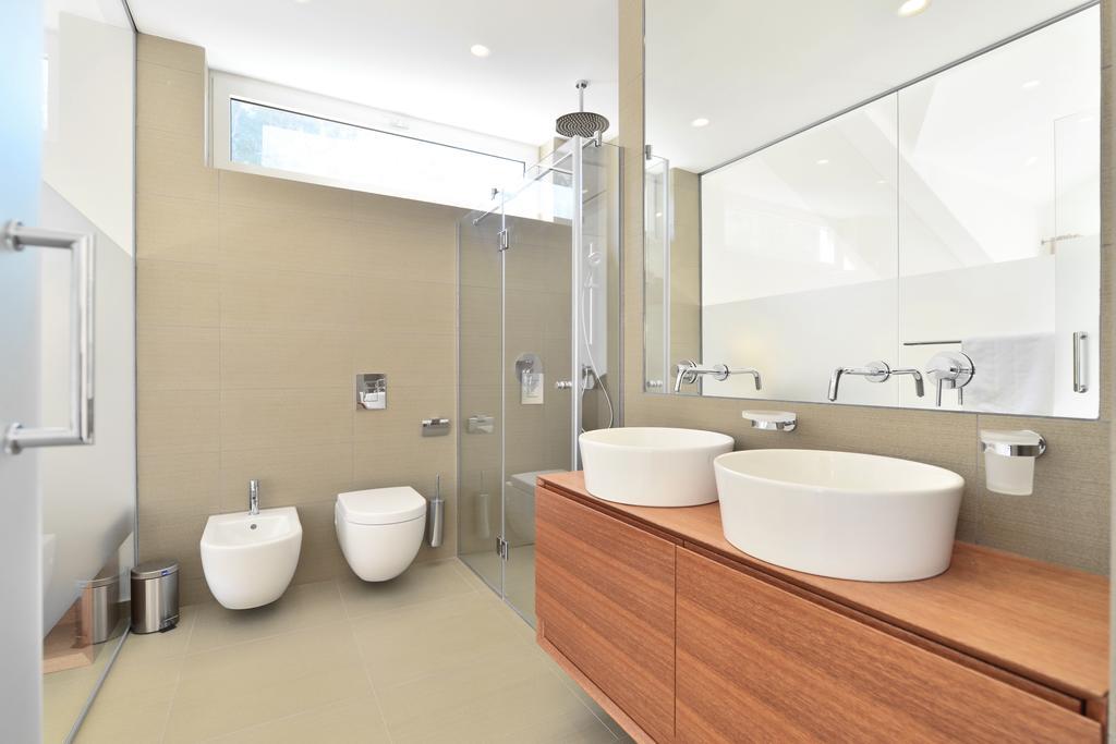 Chiponsky One - 5 Star Beachfront Property Бол Экстерьер фото
