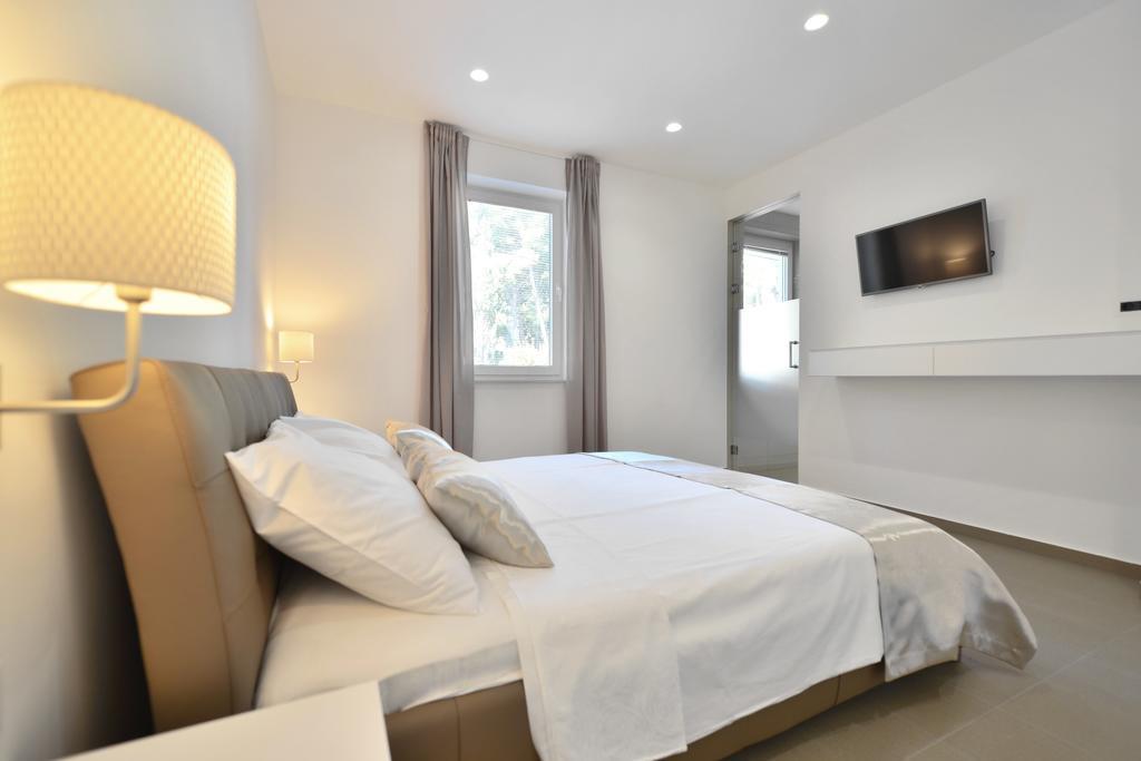 Chiponsky One - 5 Star Beachfront Property Бол Экстерьер фото