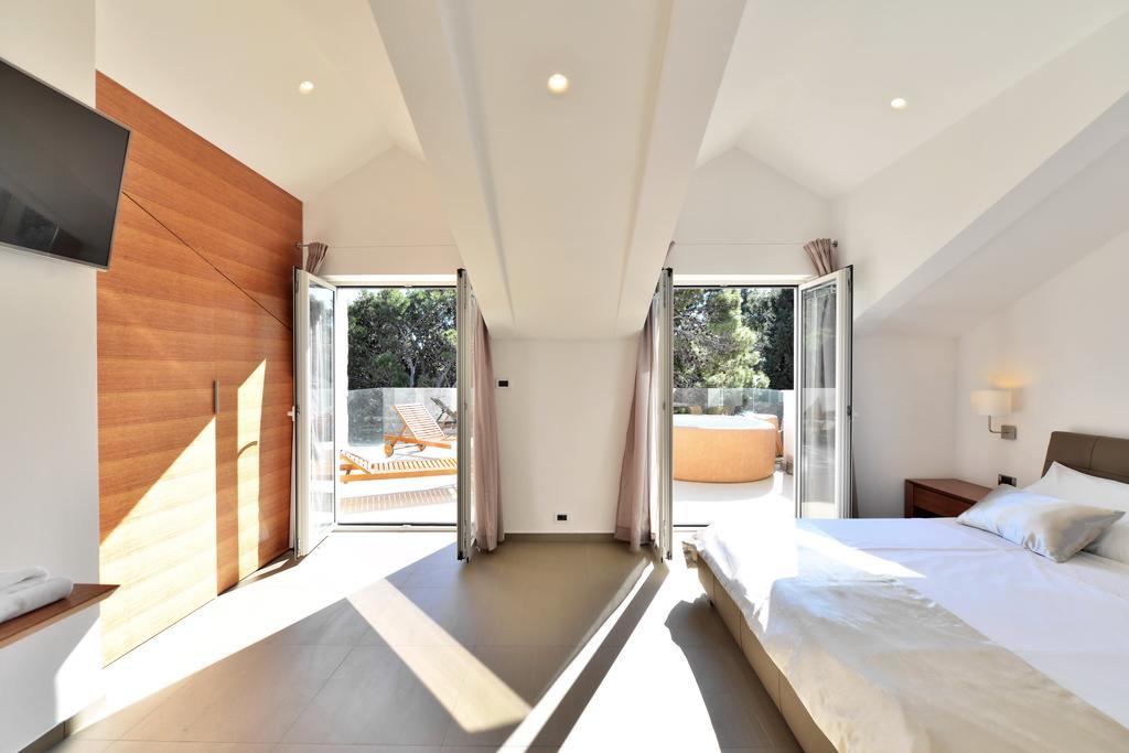 Chiponsky One - 5 Star Beachfront Property Бол Экстерьер фото