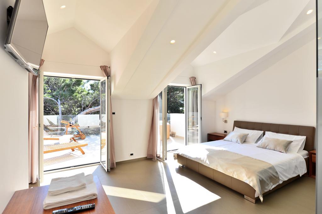 Chiponsky One - 5 Star Beachfront Property Бол Экстерьер фото