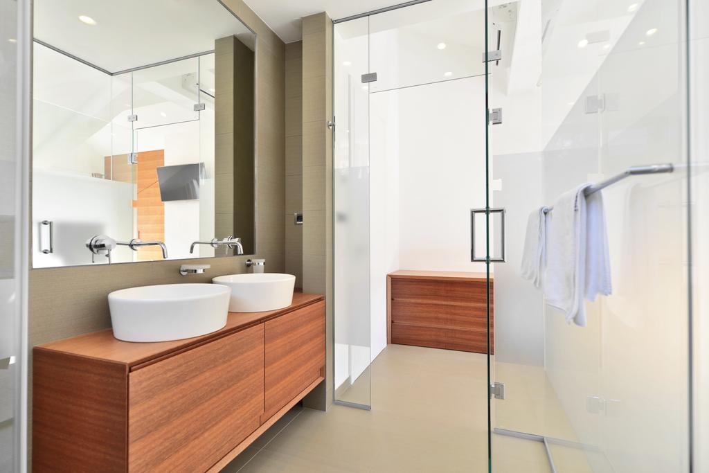 Chiponsky One - 5 Star Beachfront Property Бол Экстерьер фото